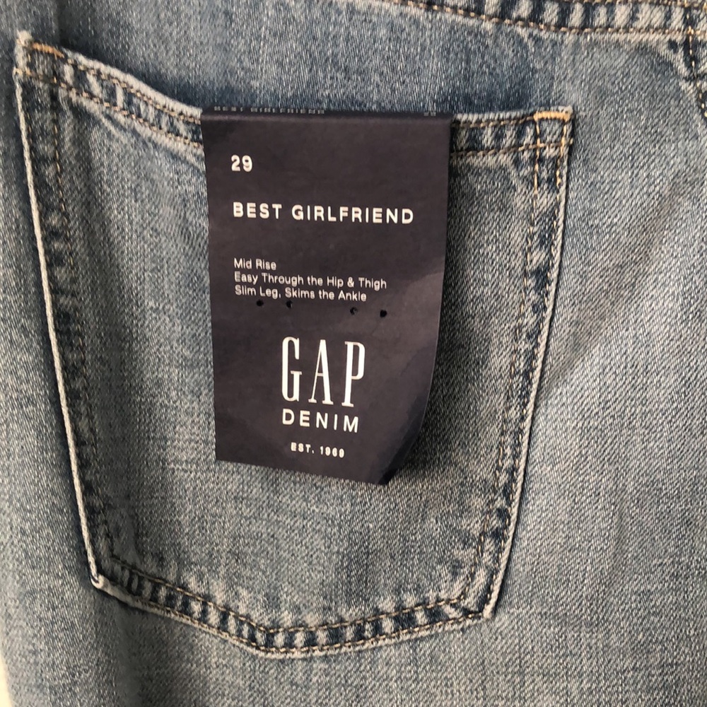 BRAND NEW Gap Mid Rise Girlfriend Jeans